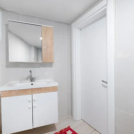 Modern Balcony Flat 10 Minutes To Ueskuedar Seafro Istambul