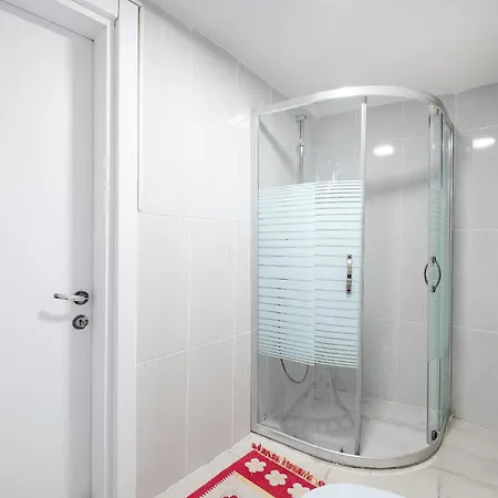 Flat W Balcony 10 Min To Uskudar Coast * Istanbul