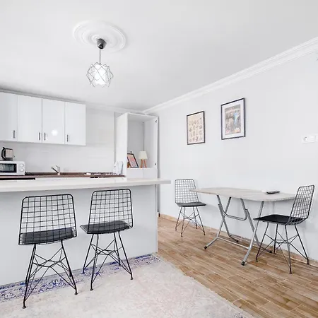 Apartment Modern Balcony Flat 10 Minutes To Ueskuedar Seafro *