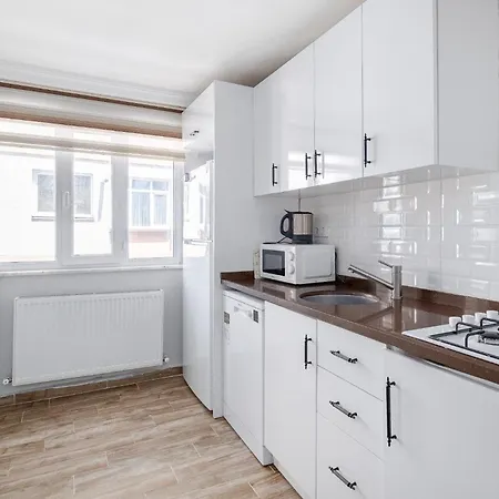 Apartment Modern Balcony Flat 10 Minutes To Ueskuedar Seafro *