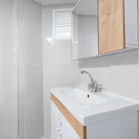 Modern Balcony Flat 10 Minutes To Ueskuedar Seafro