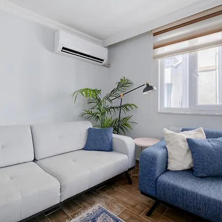 Appartamento Modern Balcony Flat 10 Minutes To Ueskuedar Seafro Provincia di Istanbul