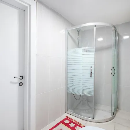 Modern Balcony Flat 10 Minutes To Ueskuedar Seafro *